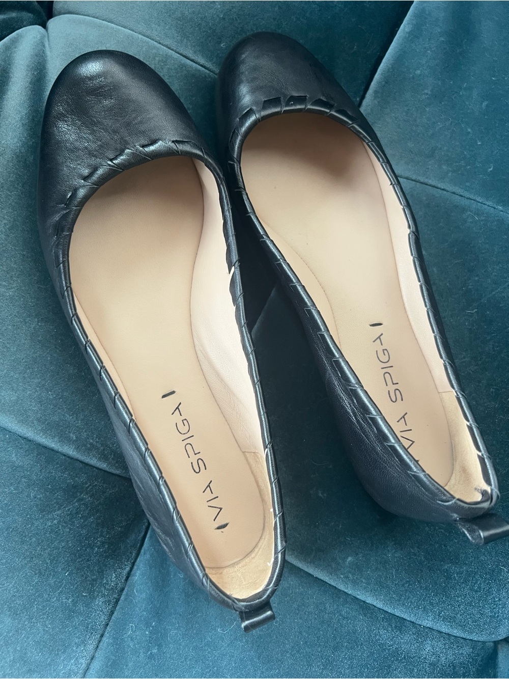 Via Spiga Black Leather Rounded-Toe Ballet Flats